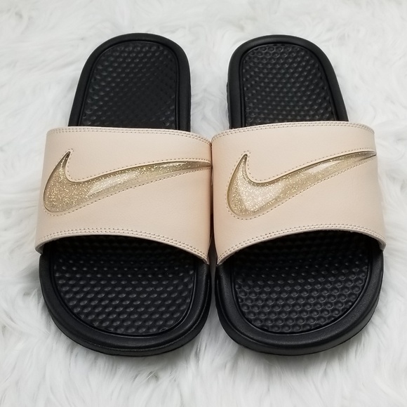 nike benassi se slides